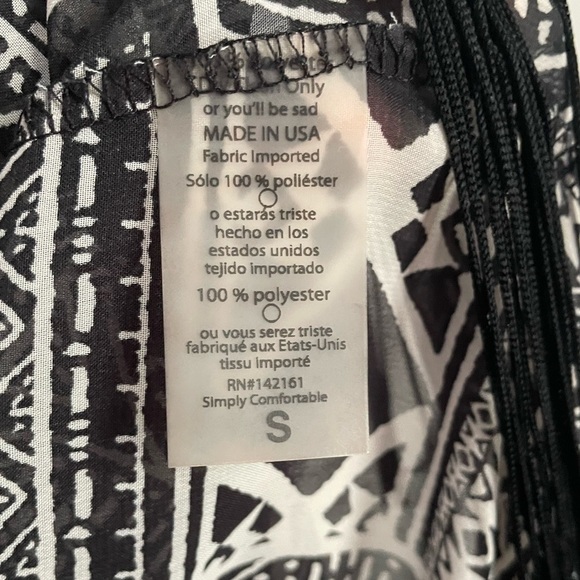 Lularoe Black and White Geometric Monroe Kimono with Black Fringe - Picture 10 of 11